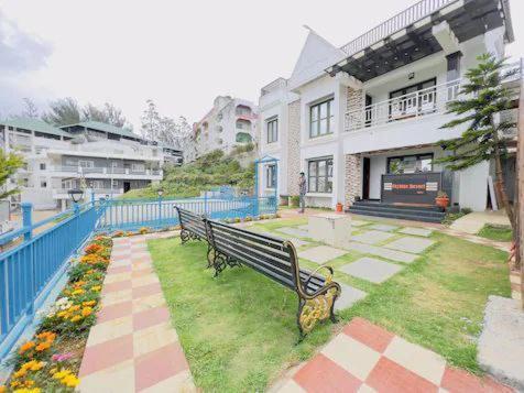 Sky Blue Resortウーティ エクステリア 写真